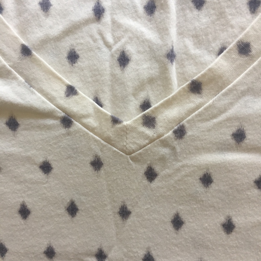 Patterned v-neck - Picture 2 of 3